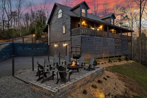 Mega Spa, Luxury Cabin | Arcade, Views, Karaoke!