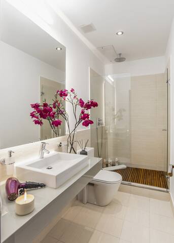 Gran Via by SkyKey – Monthly rates available gallery image 5