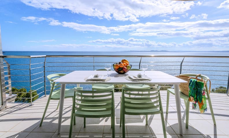 Panoramic Sea View Apartment: 3 Bedrooms + 2 Parki