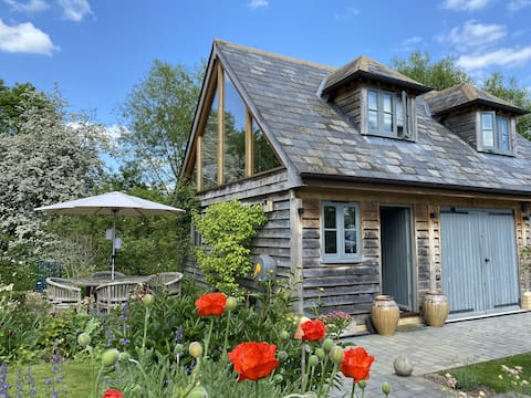 Popular Airbnb listing: Fabulous Barn in Great Wolford, Moreton in Marsh in Stratford On Avon