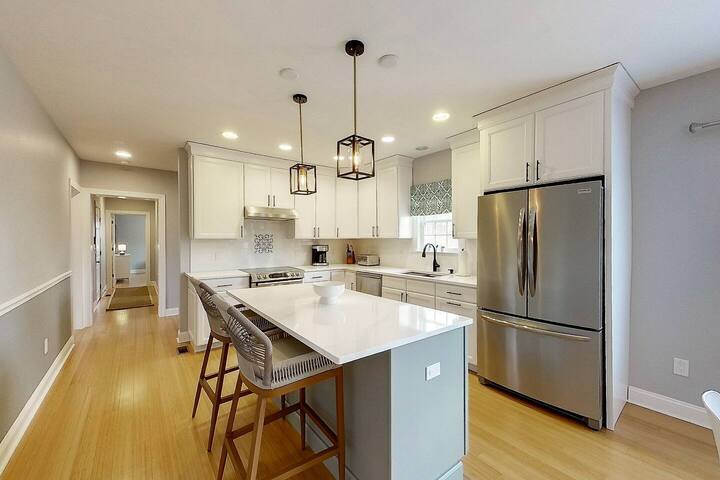 Modern Coastal Luxury gallery image 4