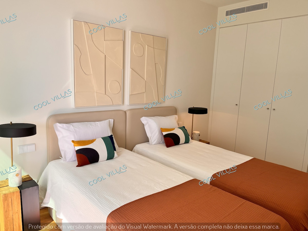 Airbnb em destaque: BeachFront Apartment - 4 pax - swimming pool em Armação De Pêra