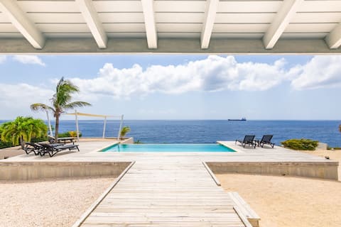 Kas di Soño | Pool and Jacuzzi | Private Beach