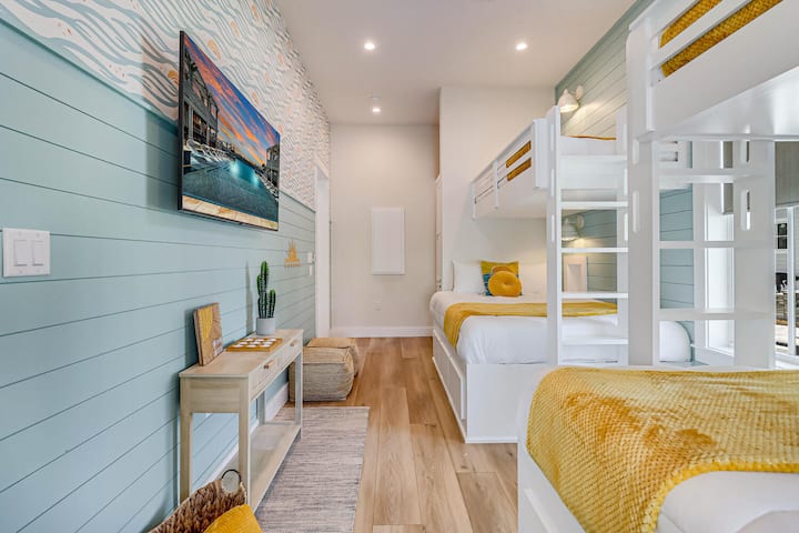 غرفة ذات سريرين/سريرين مفردين/سريرين بحجم كوين، الطابق الأول. 