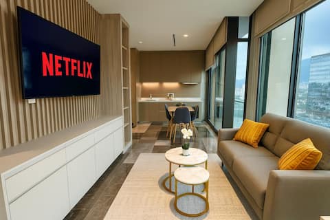 Modern 2 King BD&2BA I Hospital I Views & Dining