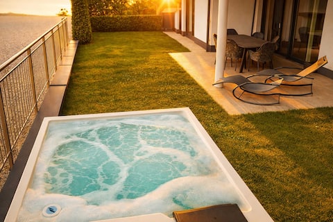 Heaven 7 Suite – Private Whirlpool & Garden
