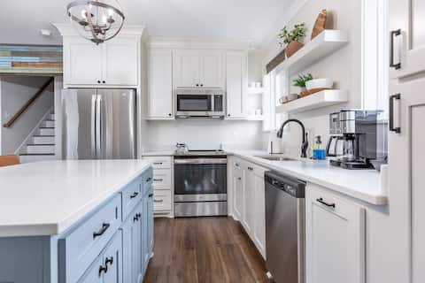 Luxury Cottage | Sleeps 12 | Great Location