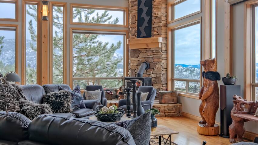 SunSage Vacation Rentals Ltd managed Airbnb listing 1
