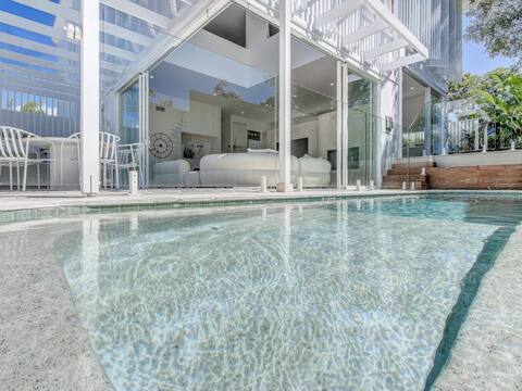 Luxury Mermaid Waters Holiday Home