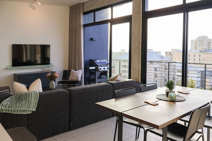 Simplex Penthouse – 8th Floor with Views gallery image 2