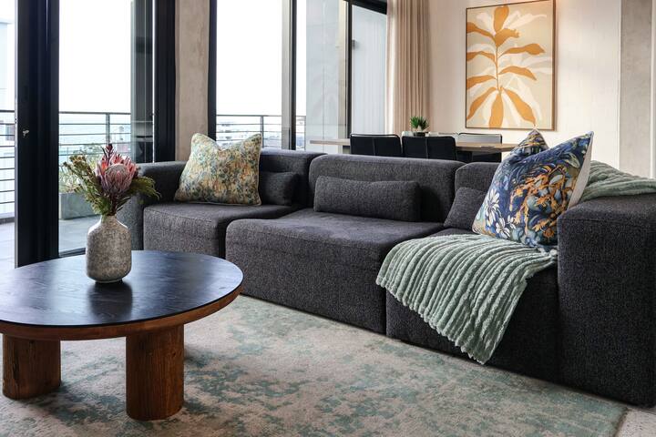 Simplex Penthouse – 8th Floor with Views gallery image 5