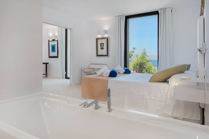 Villa Seablue – gorgeous sea view front line gallery image 3