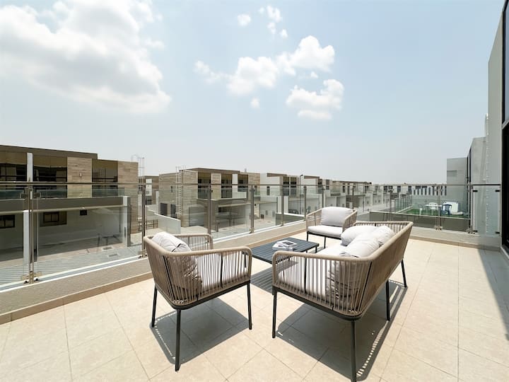 Trophy | Lux Villa W Big Garden & Bbq Grill - Dubai