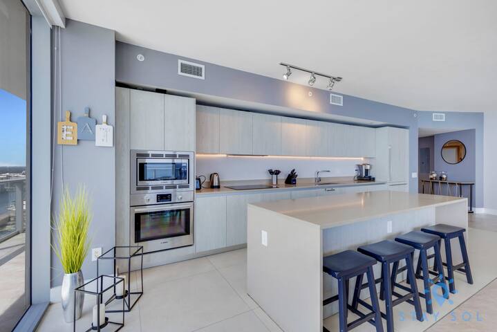 3 BR Apartment – Oceanfront Sky Home gallery image 4