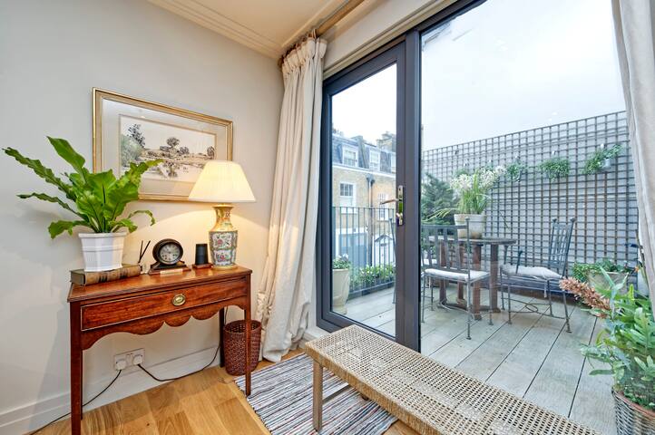 Gorgeous 4-bed House Near Museums & Hyde Park gallery image 5