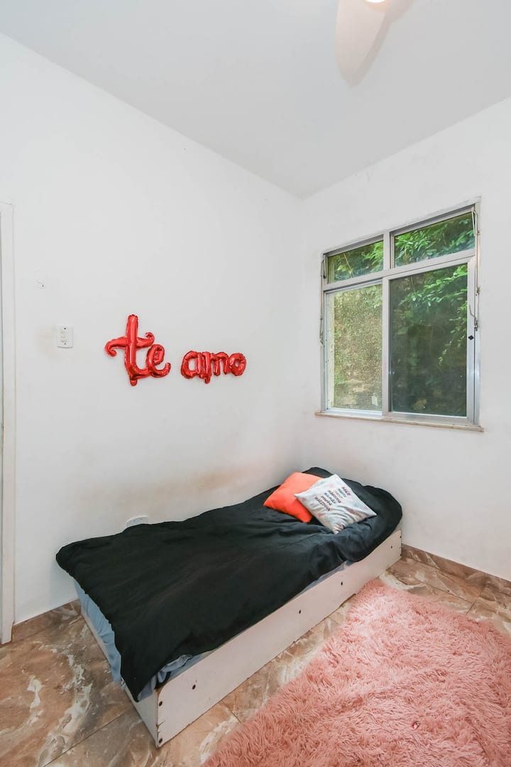 ห้องพักพร้อมเตียงนอนสบายความสะอาดระบายอากาศได้ดีและไร้ที่ติ