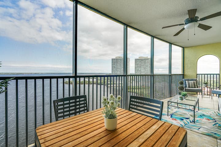 Riverfront Fort Myers Condo W/ Community Amenities - Fort Myers, FL