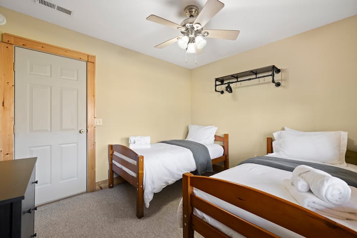 Четврта спална соба - два двокреветни кревета