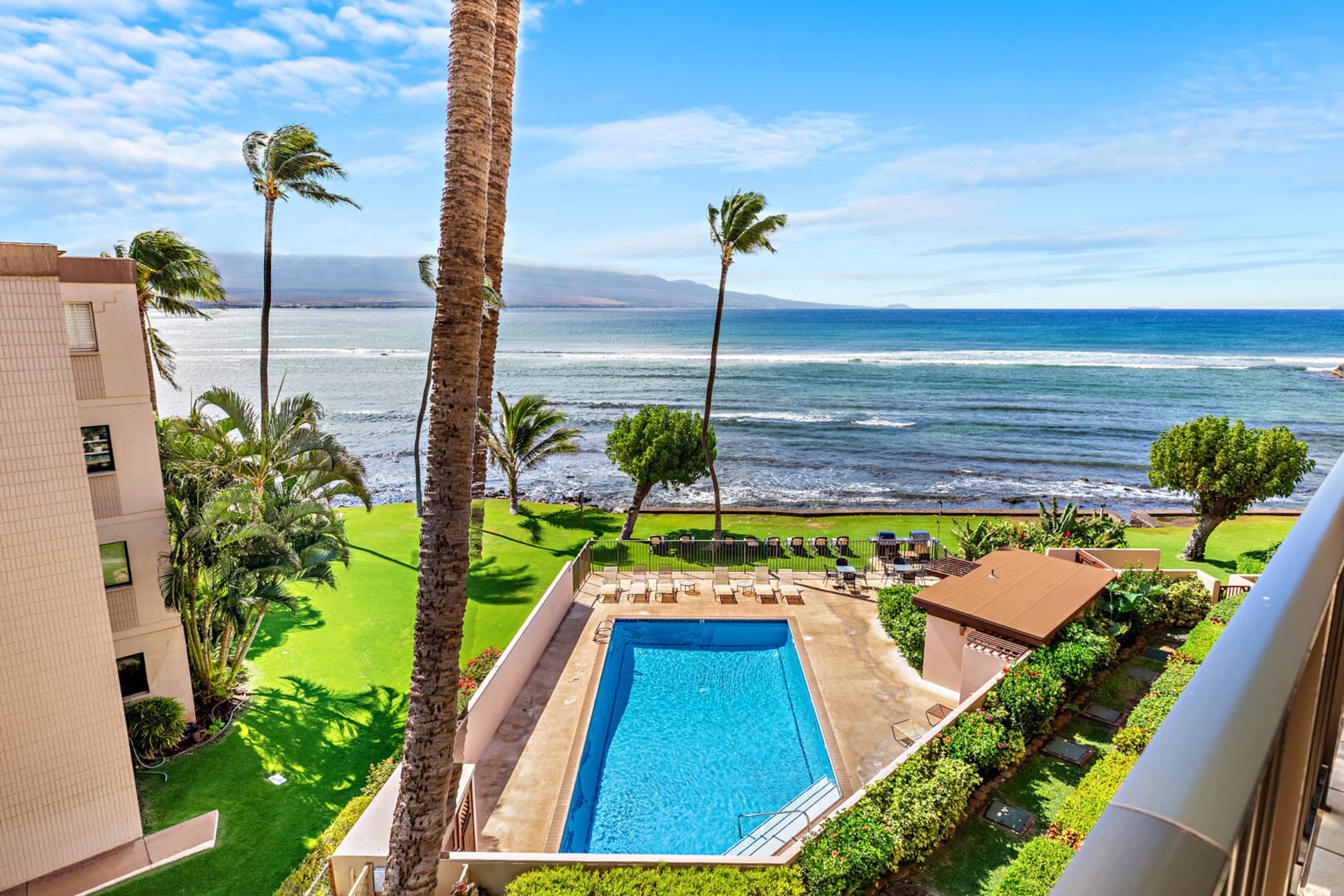 Condo in Wailuku · ★4.93 · 1 bedroom · 3 beds · 2 private baths - Image 6