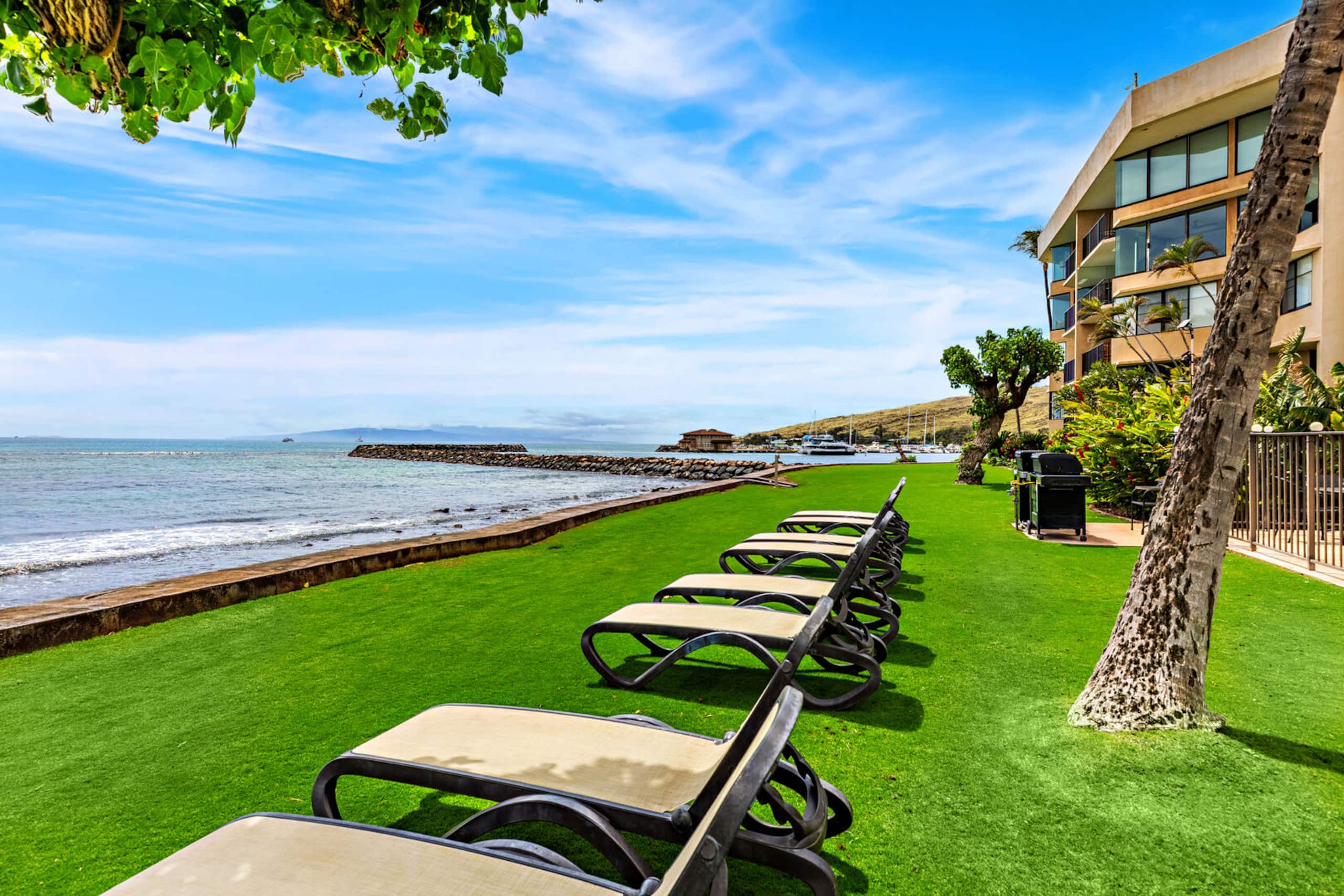 Condo in Wailuku · ★4.93 · 1 bedroom · 3 beds · 2 private baths - Image 35
