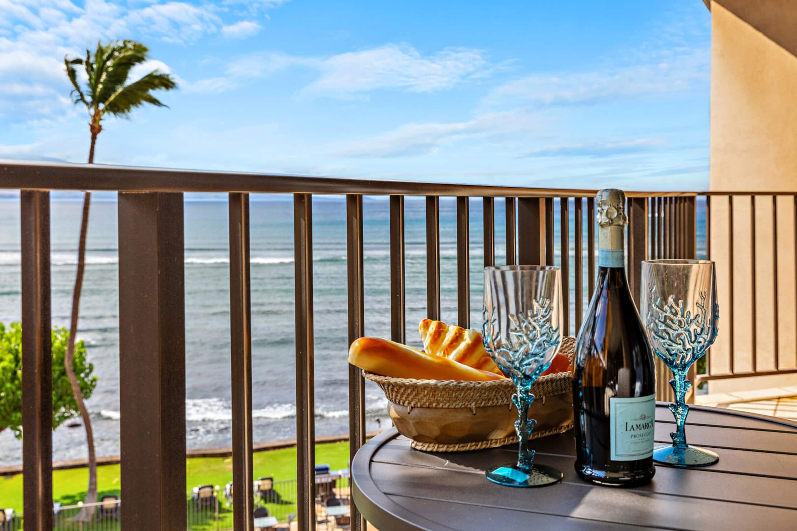 Condo in Wailuku · ★4.93 · 1 bedroom · 3 beds · 2 private baths - Image 4
