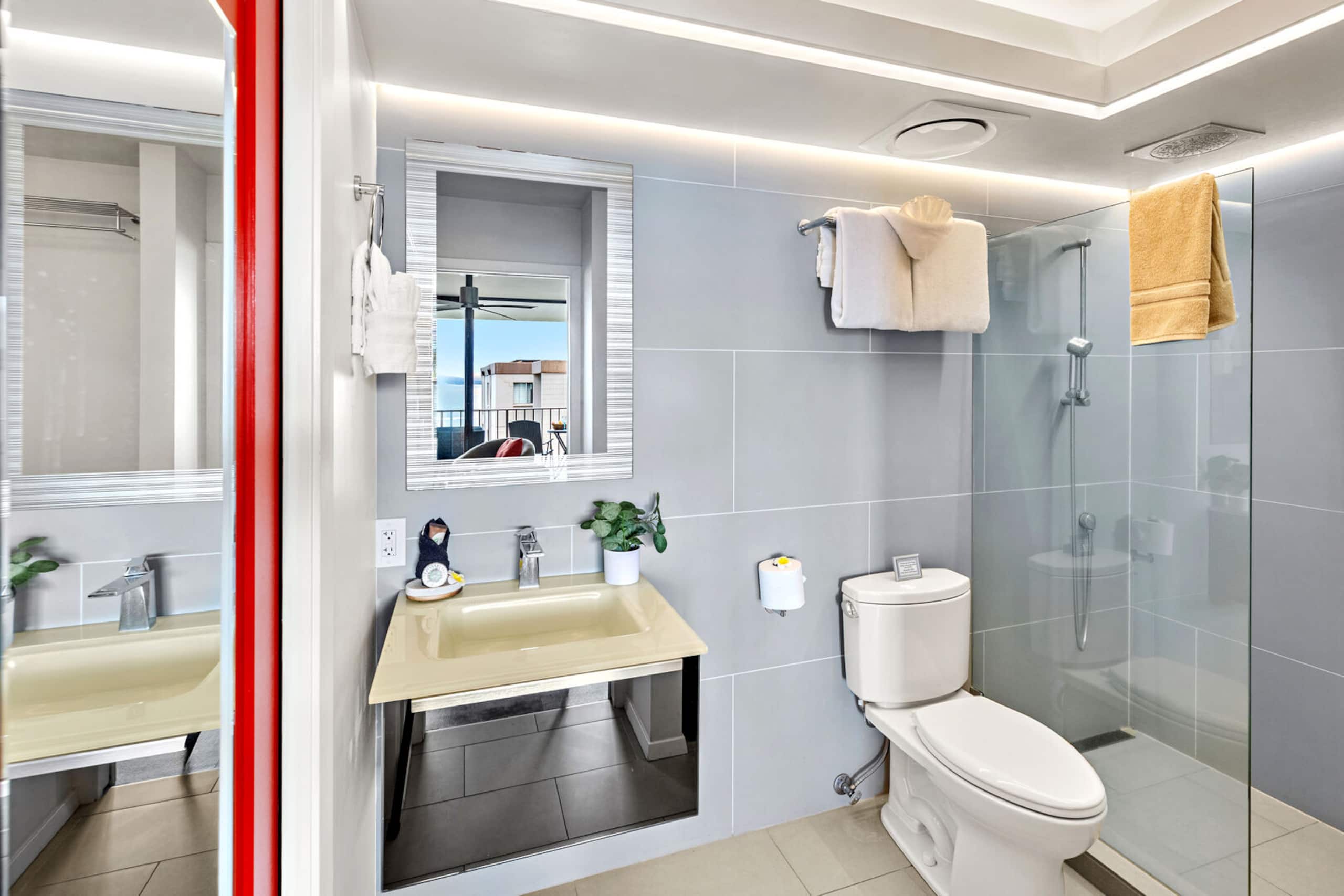 Condo in Wailuku · ★4.93 · 1 bedroom · 3 beds · 2 private baths - Image 20