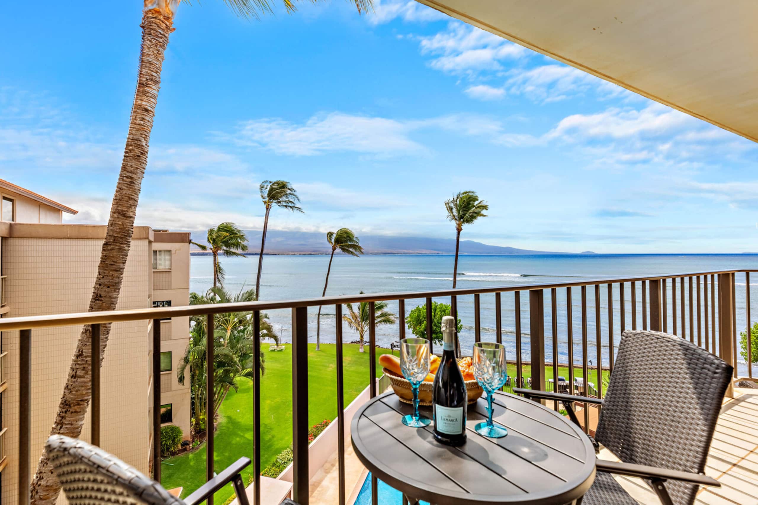 Condo in Wailuku · ★4.93 · 1 bedroom · 3 beds · 2 private baths - Image 1