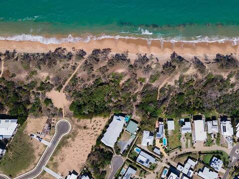 Loka Santi 4 - Three-Bedroom Beachfront Unit