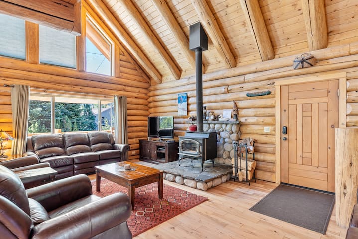 June Lake Accommodations managed Airbnb listing 2