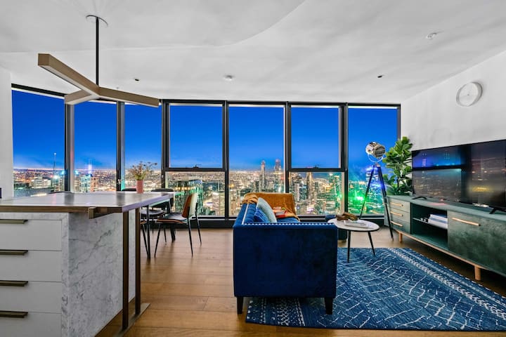 Sky High 3BR with Stunning Views