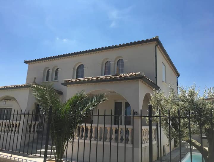 Villa Charmante à Saint-gilles Avec Piscine - Saint-Gilles