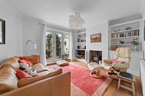 Top performing Airbnb: St John's Corner Cottage, Bury St. Edmunds in Bury St. Edmunds