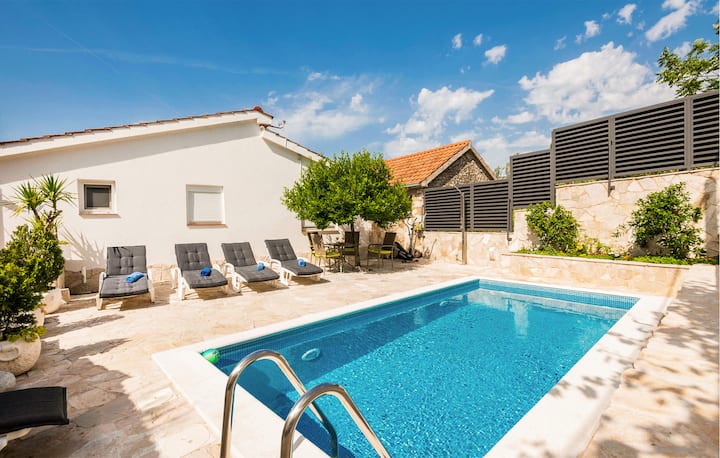 Stunning Home In Desne - Ploče
