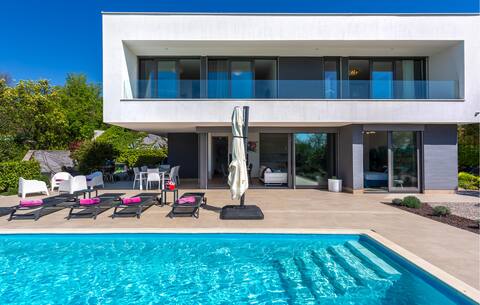 Amazing home in Malinska with swimming pool