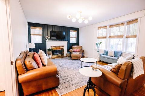 The Uptown Belle: Spacious 4BR Home w Fire Pit