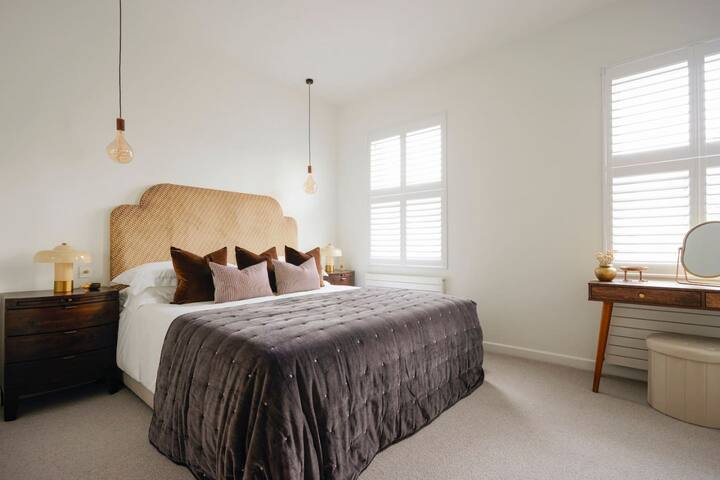 Stunningly designed Fulham home with cinema room gallery image 4