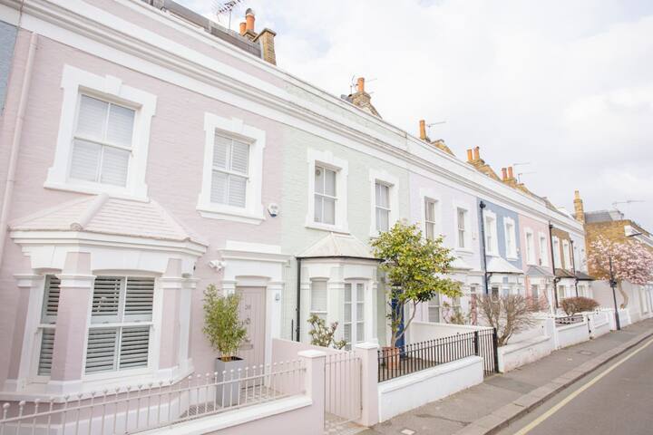 Stunningly designed Fulham home with cinema room gallery image 2