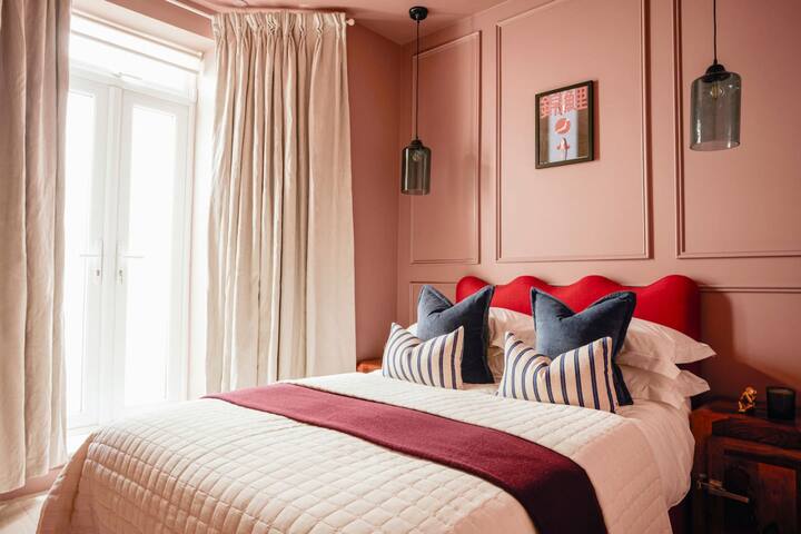 Stunningly designed Fulham home with cinema room gallery image 5