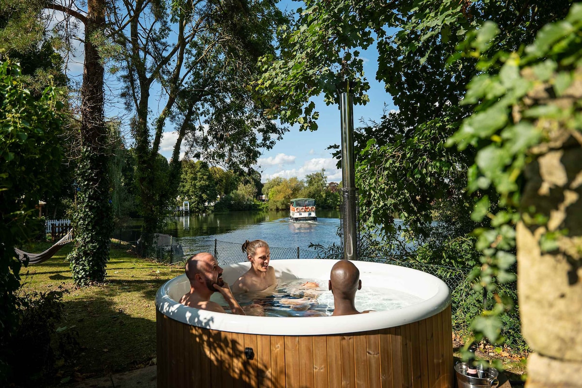 Riverside Retreat: Hot Tub, Sauna & Plunge | 16pax