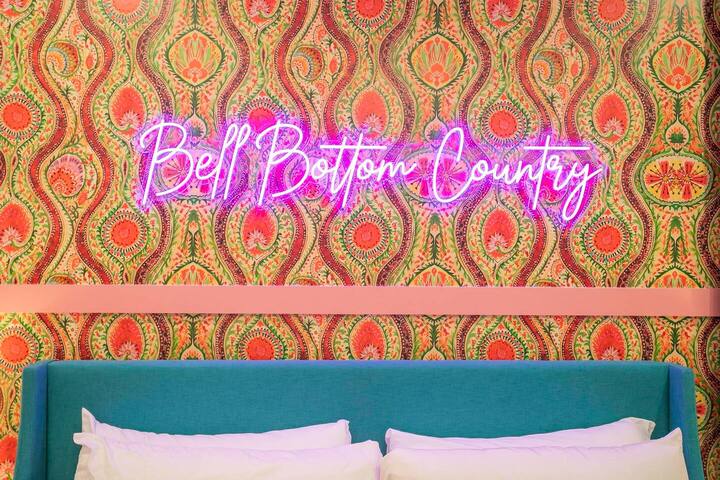 Giddy Up on Music Row: Hot Tub + 1.5Mi to Bway gallery image 2