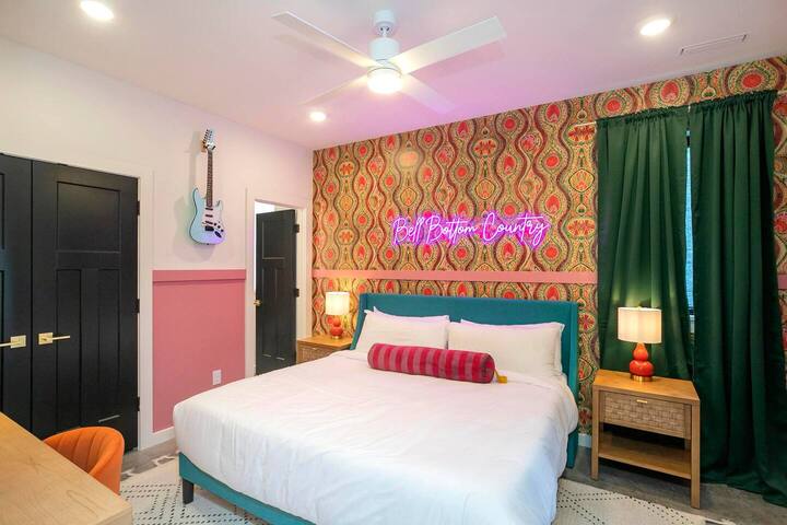 Giddy Up on Music Row: Hot Tub + 1.5Mi to Bway gallery image 5