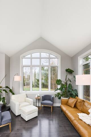 4 bedroom, Luxury Forest Oasis w/ Hot tub gallery image 2