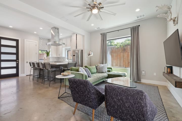 Modern Estate | Private Heated Pool gallery image 2