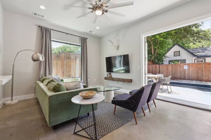 Modern Estate | Private Heated Pool gallery image 4