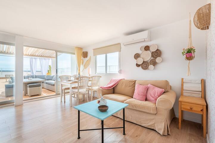 Beachfront Penthouse gallery image 4
