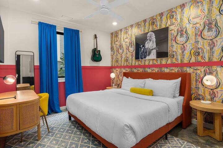 Livin’ Luxe on Music Row w Hot Tub | Near Bway! gallery image 2