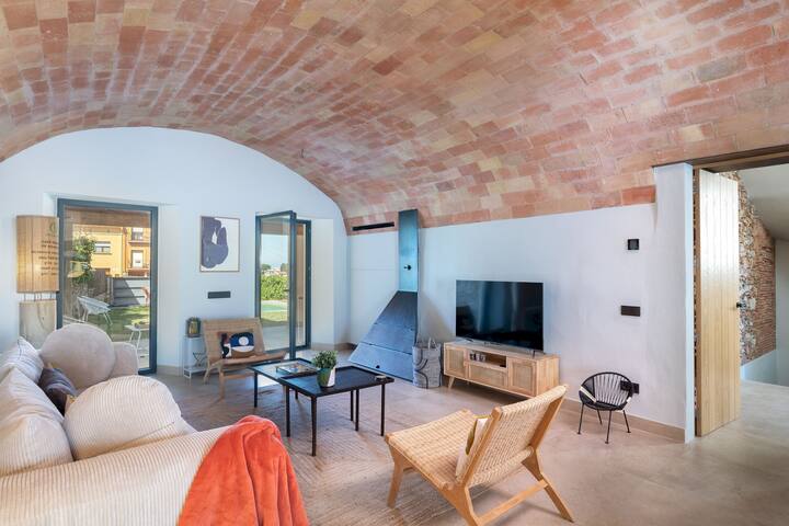 Casa Alegria – Charming townhouse in Begur gallery image 3