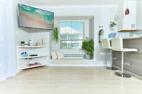 Miramar Beach Condo w/ Gulf Views & Balcony Swing