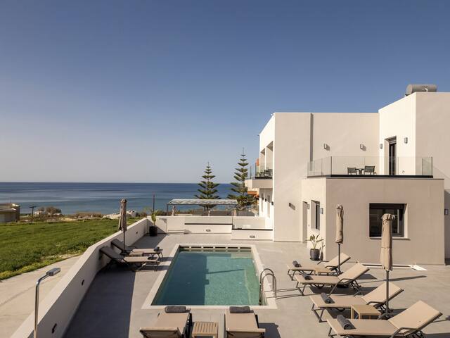Villa Solaire – With 2 Private Pools & Sauna gallery image 2