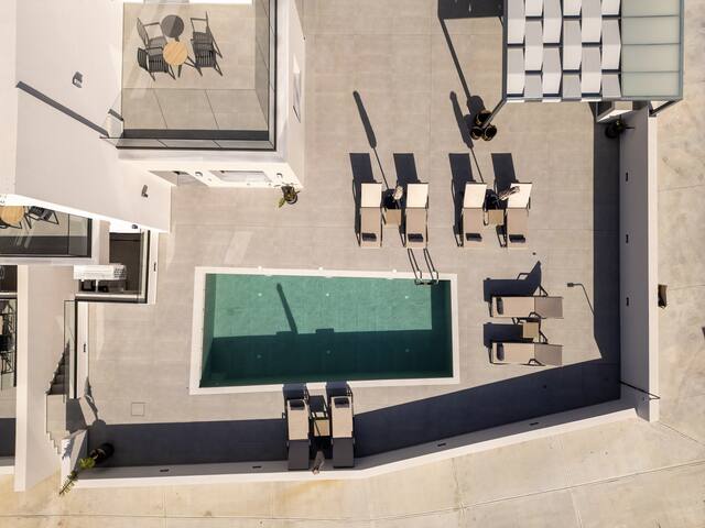 Villa Solaire – With 2 Private Pools & Sauna gallery image 3